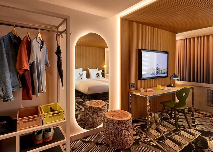 Hotel Mama Shelter 4*