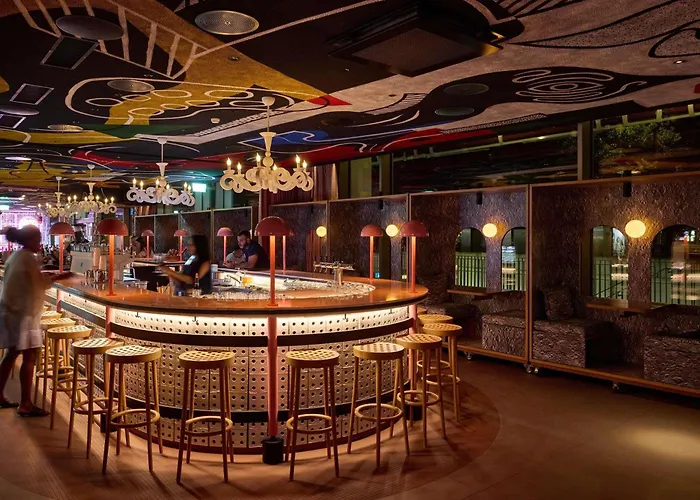 Hotel Mama Shelter 4*